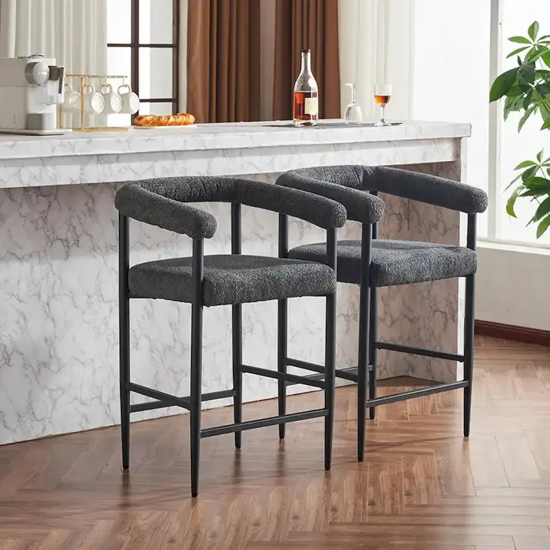 Set di 2 Moderni Sgabelli da Bar in Bouclé, Altezza Bancone con Struttura in Metallo e Braccioli per Isola Cucina, Sala da Pranzo