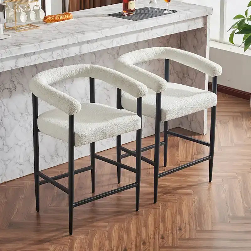 Set di 2 Moderni Sgabelli da Bar in Bouclé, Altezza Bancone con Struttura in Metallo e Braccioli per Isola Cucina, Sala da Pranzo