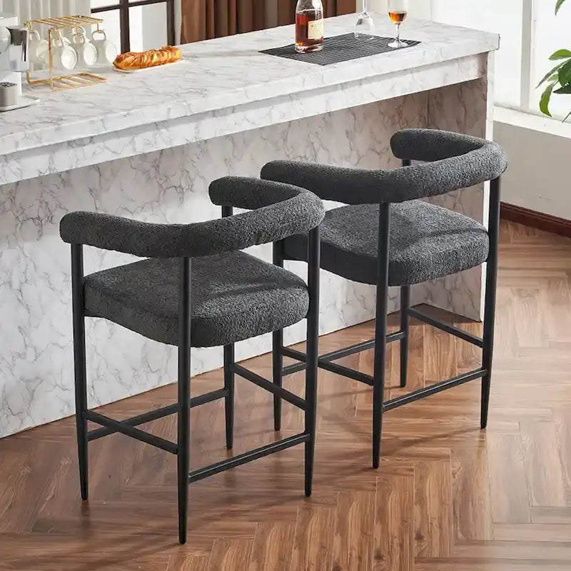 Set di 2 Moderni Sgabelli da Bar in Bouclé, Altezza Bancone con Struttura in Metallo e Braccioli per Isola Cucina, Sala da Pranzo