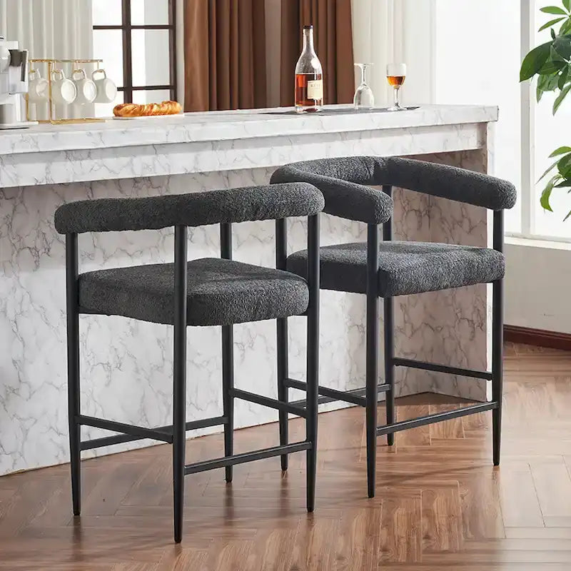 Set di 2 Moderni Sgabelli da Bar in Bouclé, Altezza Bancone con Struttura in Metallo e Braccioli per Isola Cucina, Sala da Pranzo