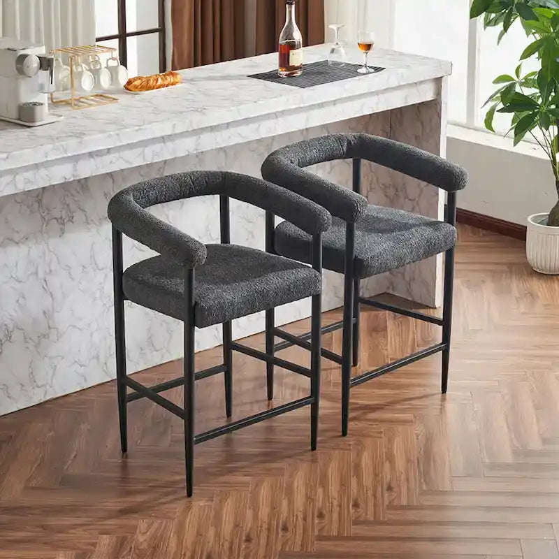 Set di 2 Moderni Sgabelli da Bar in Bouclé, Altezza Bancone con Struttura in Metallo e Braccioli per Isola Cucina, Sala da Pranzo