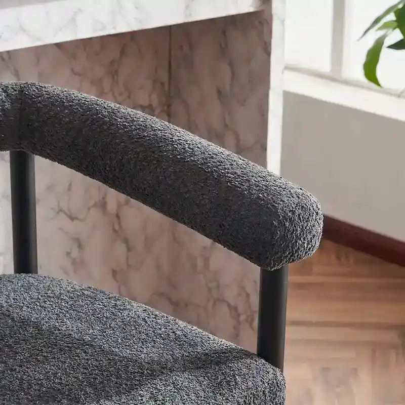 Set di 2 Moderni Sgabelli da Bar in Bouclé, Altezza Bancone con Struttura in Metallo e Braccioli per Isola Cucina, Sala da Pranzo