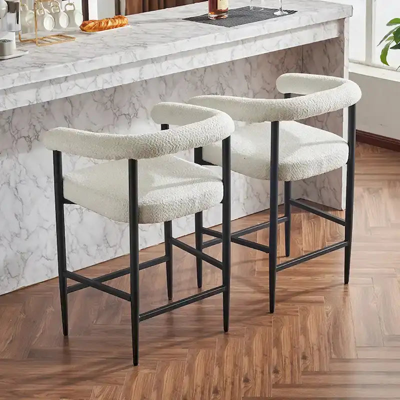 Set di 2 Moderni Sgabelli da Bar in Bouclé, Altezza Bancone con Struttura in Metallo e Braccioli per Isola Cucina, Sala da Pranzo