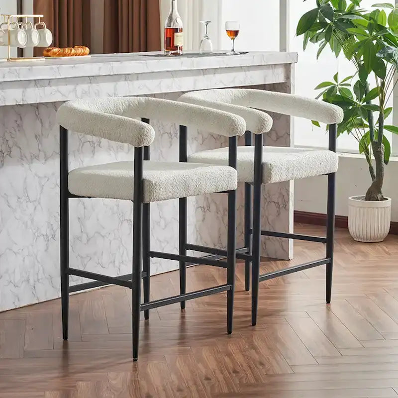 Set di 2 Moderni Sgabelli da Bar in Bouclé, Altezza Bancone con Struttura in Metallo e Braccioli per Isola Cucina, Sala da Pranzo